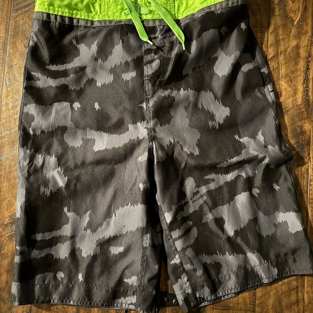 Boys Wave Zone Black & Neon Green Swim Trunks, XL 16/18